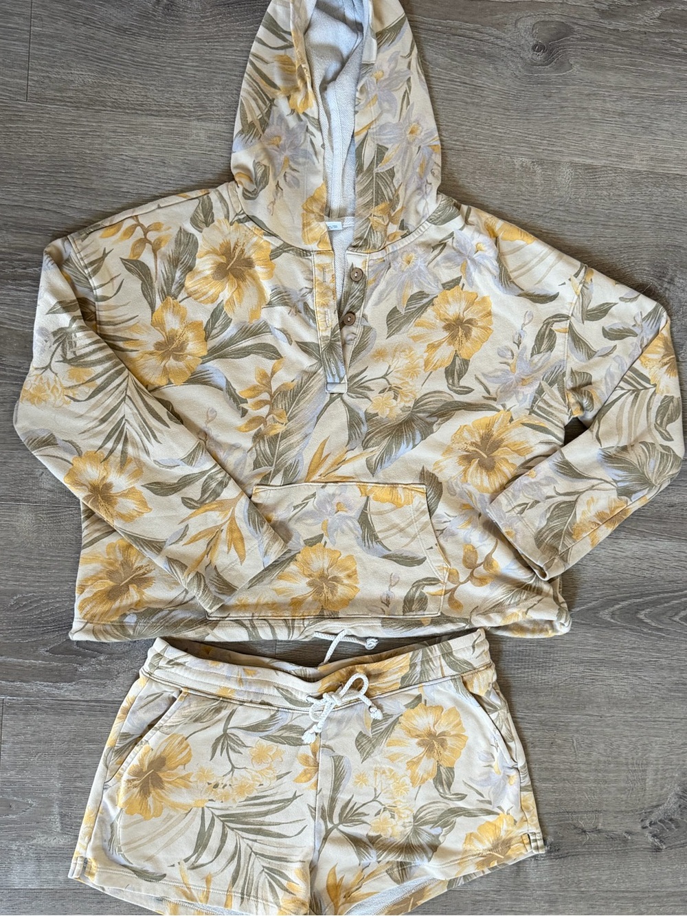 Old Navy Floral Hoodie & Shorts Matching Lounge Set 🌼 Size Medium - Picture 3 of 7